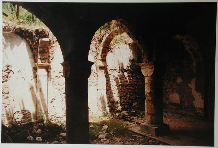 Inventaire du diocèse de Digne, 1991 [Eglise paroissiale : vue intérieure du bas-côté vers le nord].
