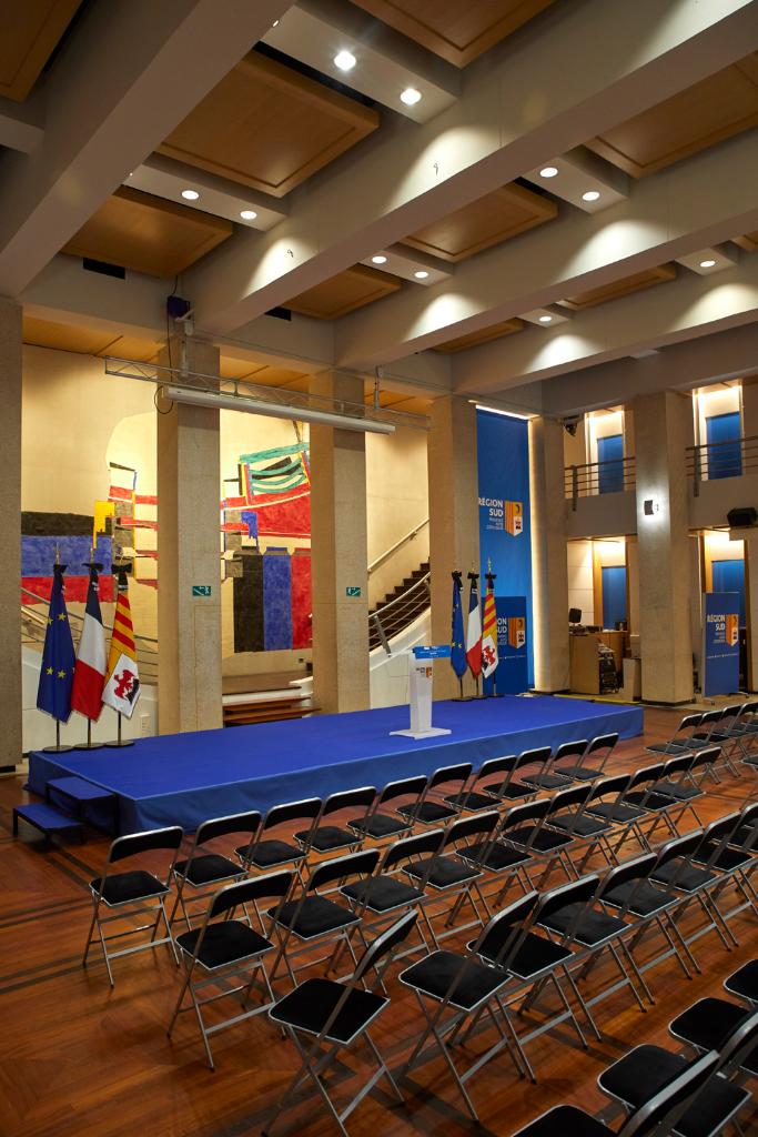 Bloc plénier. Vue d'ensemble du salon d'honneur.