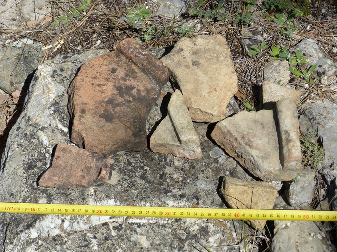 Ensemble de tegulae trouvées dans les ruines de Sainte-Barbe