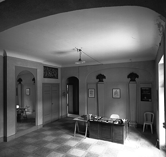 Rez-de-chaussée. Vestibule Aa. Vue de volume prise vers l'ouest.