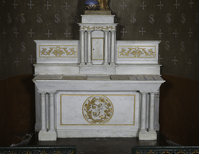 Ensemble de l'autel secondaire de saint Joseph : degré d'autel, autel, tabernacle, gradins d'autel, statue