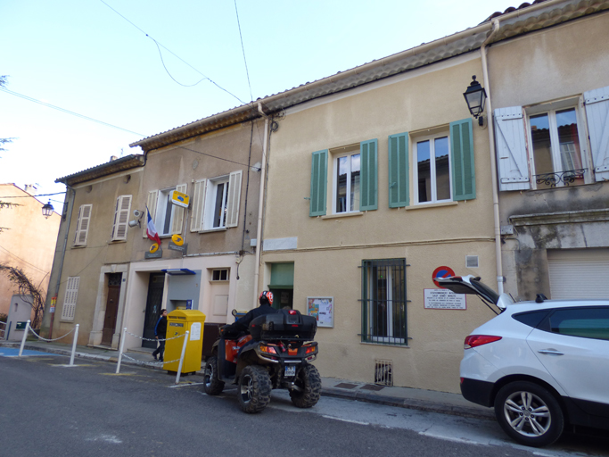 maison, puis mairie et école, actuellement poste