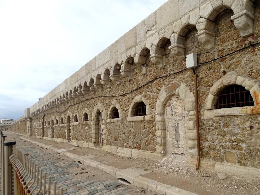 Façade des casemates de la batterie sud de la Joliette 