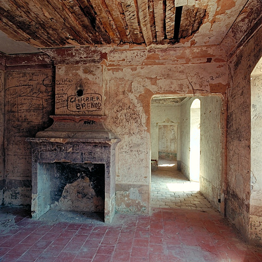 Donjon 46. Chambres du corps principal du bâtiment du donjon vues de l'ouest.