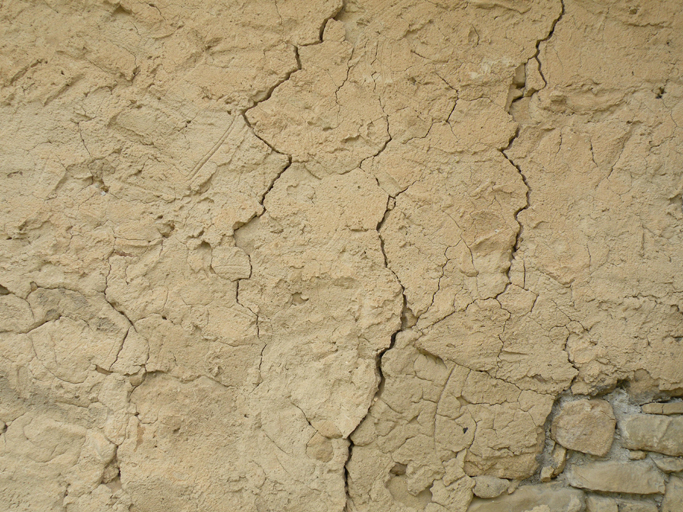 Ferme du Briel. Détail d'un enduit rustique.