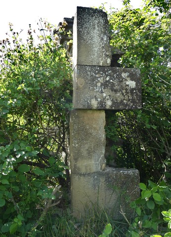 Piédroit d'encadrement commun avec la chaîne d'angle, « cabanon » à Pigerolles.