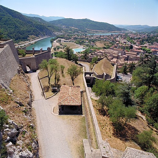 Enceinte sud de la citadelle, front ouest, flancs des bastions 11 et 4 avec portes 1860.