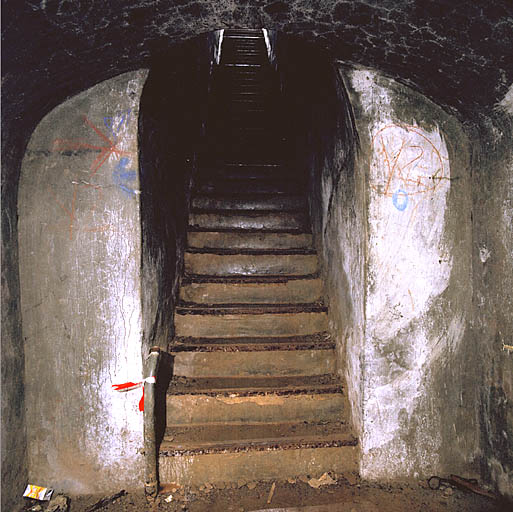 Ouvrage d'infanterie n° 35 : repos du grand escalier de la galerie d'axe.