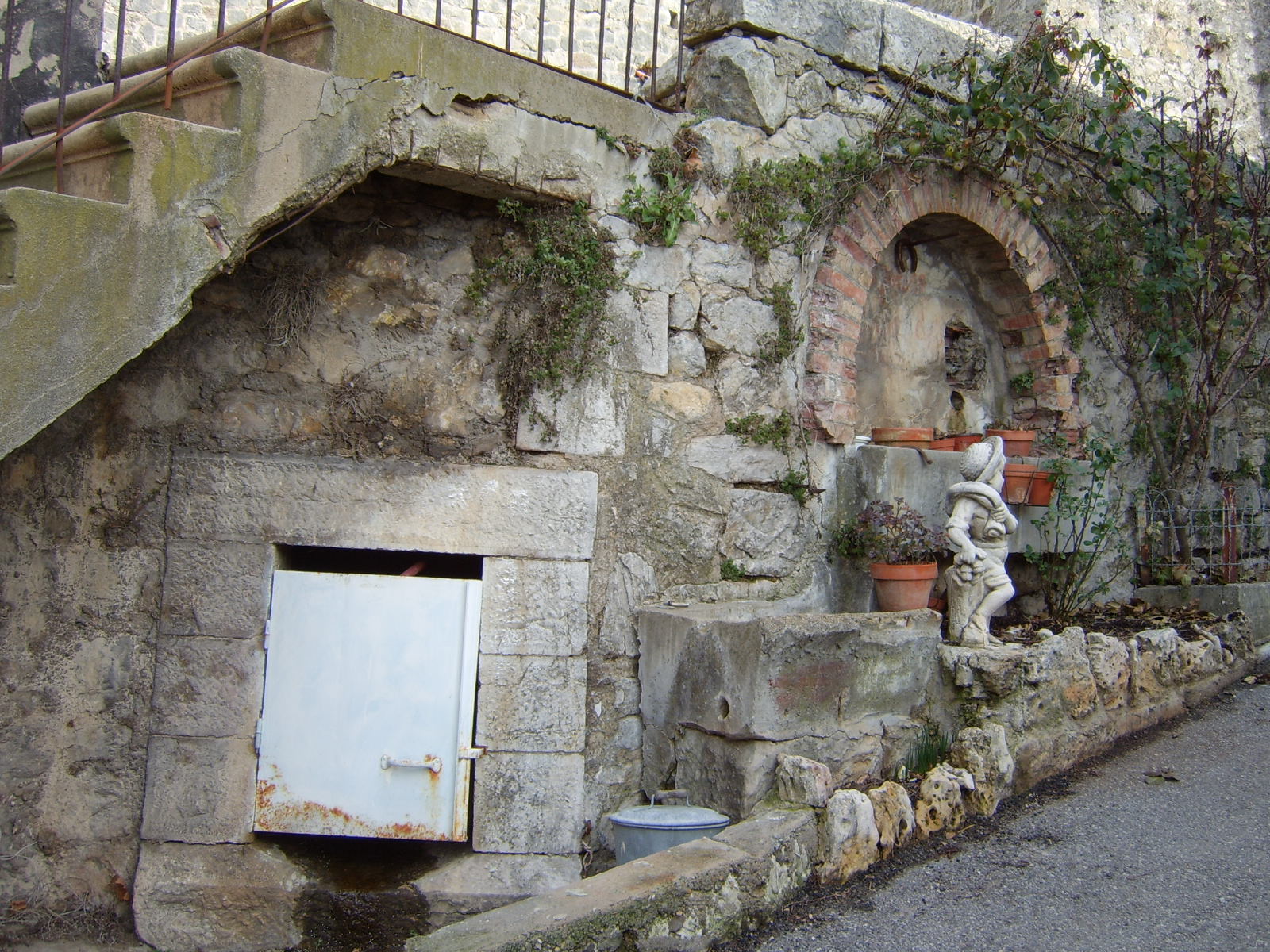 Fontaine et abreuvoir