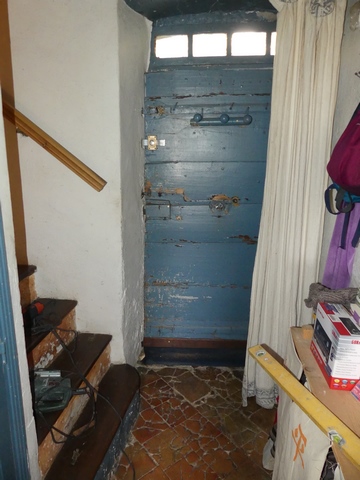 Rez-de-chaussée surélevé, vestibule. Vue de volume prise du sud.
