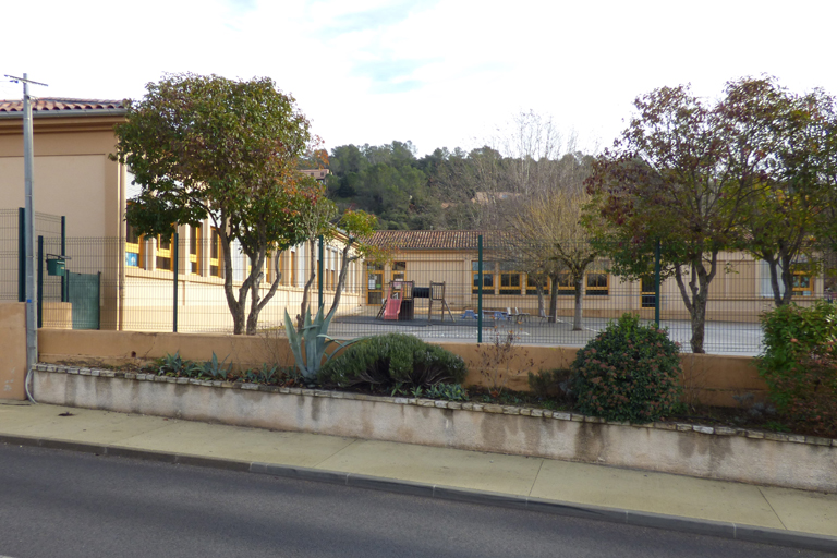 école de filles, actuellement école maternelle Pierre-Perret