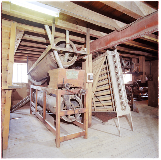 machine à séparer un mélange (No 2) : trieur à rouleaux de velours dit la rice (ligne d'extraction des graines rugueuses)