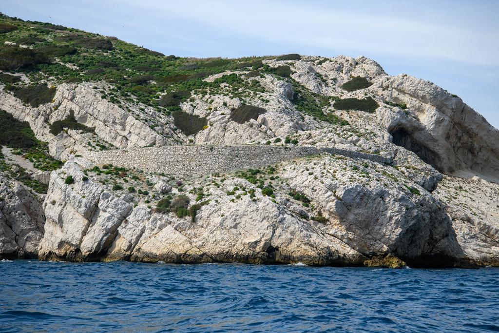 Restes de la batterie de la pointe de Pomègues, revêtement vu de l'est.