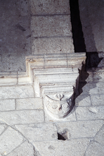 Chapelle, première travée, angle nord-est, cul-de-lampe.