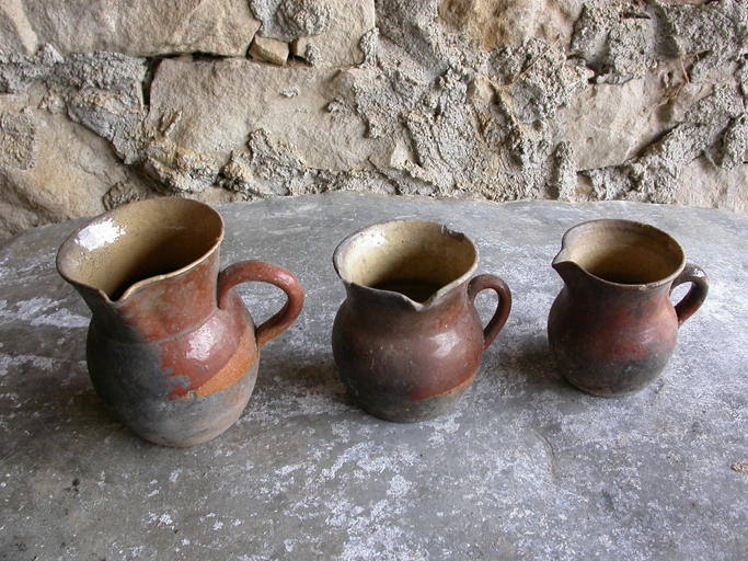 ensemble de trois pots à cuire dits toupins