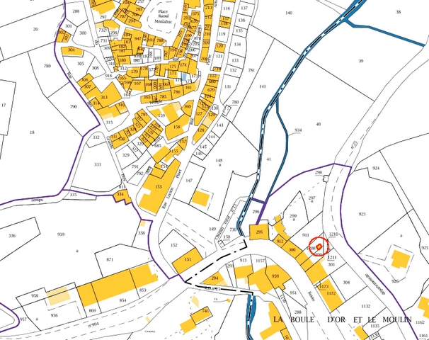 Plan de masse et de situation d'après le cadastre de 2021, section 000E. Echelle d'origine 1/500e.