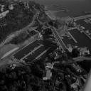 Photographie aérienne du bassin intérieur du port de la Rague en 1970 avec ses appontements récemment mis en place.