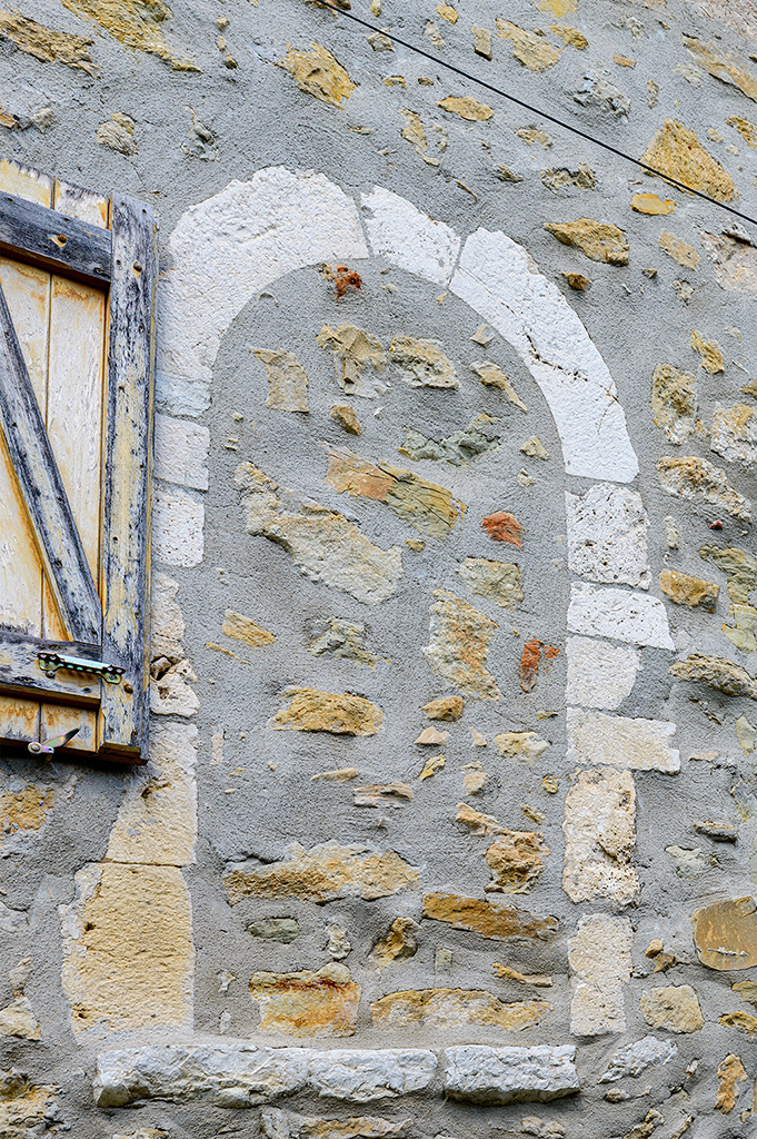 Porte haute en plein-cintre (17e siècle ?), parcelle 1018 du cadastre de 1842.