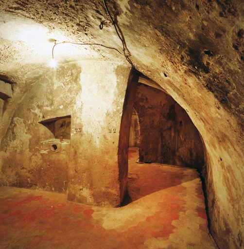 Exemple d'une ancienne jarrerie implantée dans le sous-sol d'un moulin.