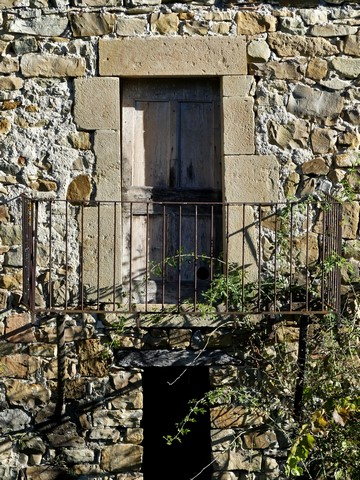 Bâtiment principal. Elévation sud, deuxième niveau. Porte-fenêtre du palier de l'escalier.
