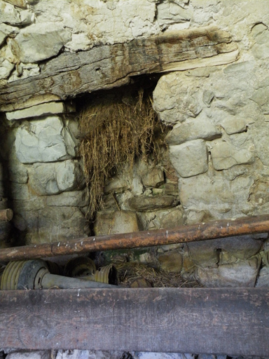 La Boudourre, trappe d'abat-foin aménagée à travers une voûte d'étable, 1988 C1 88a.