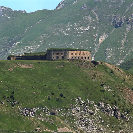 Vue générale sud-ouest du fort Central.