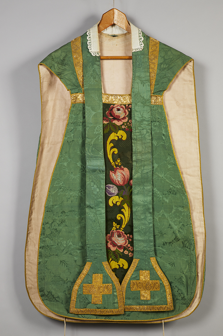 Ornement vert (n°2) : chasuble, étole, manipule, voile de calice