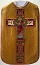 chasuble, manipule, étole, bourse de corporal (ornement doré)