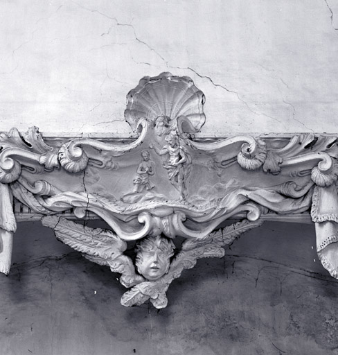 ensemble de 4 hauts-reliefs et d'un dais d'architecture (dais de statue)