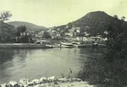 Berges et quai du port-abri du Riou dans les années 1950.