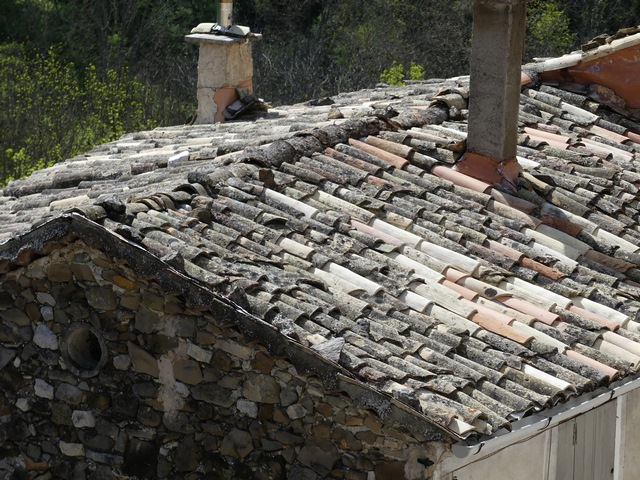 Couverture en tuile creuse.
