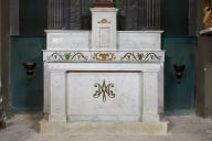 Ensemble de l'autel secondaire dit de la "Très Sainte Vierge" : degré d'autel, autel, tabernacle, deux gradins d'autel