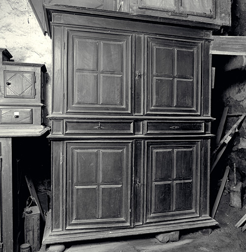 meuble de sacristie (au sol) : armoire (N° 1)