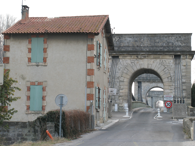 pont routier suspendu dit Vieux pont ou ancien pont de Fourques