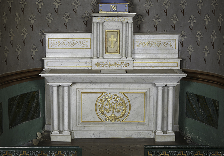 Ensemble de l'autel secondaire de la Vierge : degré d'autel, autel, tabernacle, gradins d'autel, statue