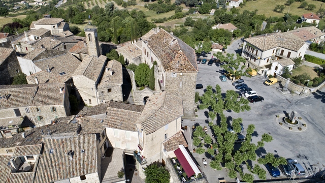 Vue aérienne de situation prise de l'est.