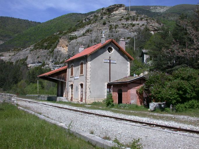 gares des Chemins de fer de Provence