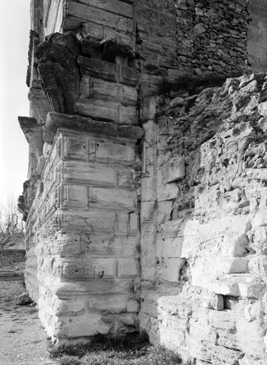 Donjon, façade est, collage escalier.