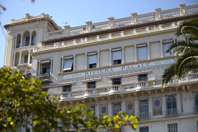 Façade sud prise du jardin. Détail.