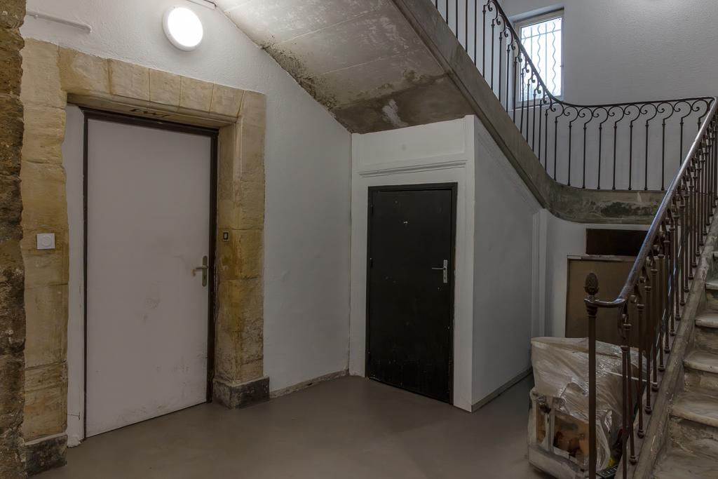 Hôtel de Ravaneau puis mont de piété et maison puis maison et immeuble Avy puis maison et résidence L'enclos