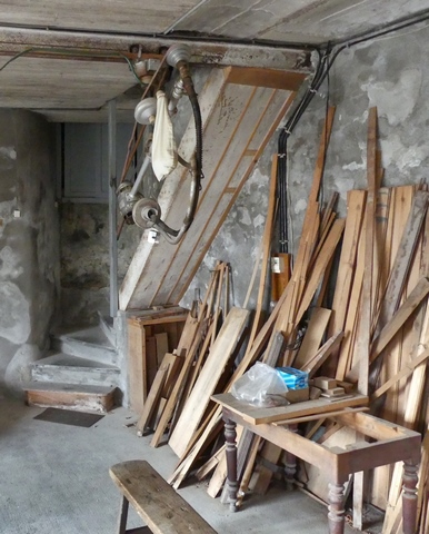 Etage de soubassement, atelier. Mur nord, escalier.