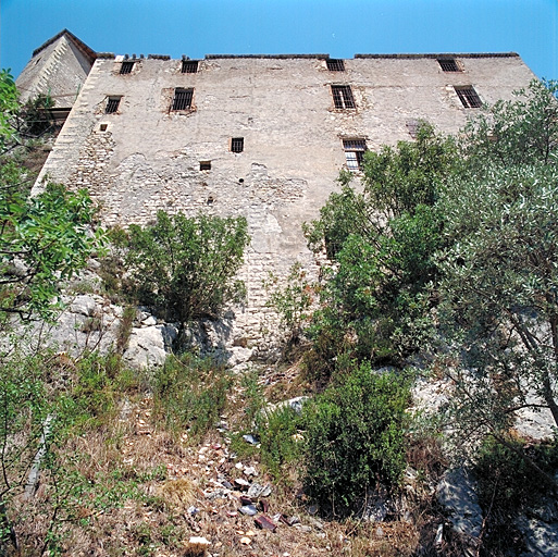 Bâtiment 41 - 43. Façade extérieure de la grande salle 41 et bâtiment 43 accolé.