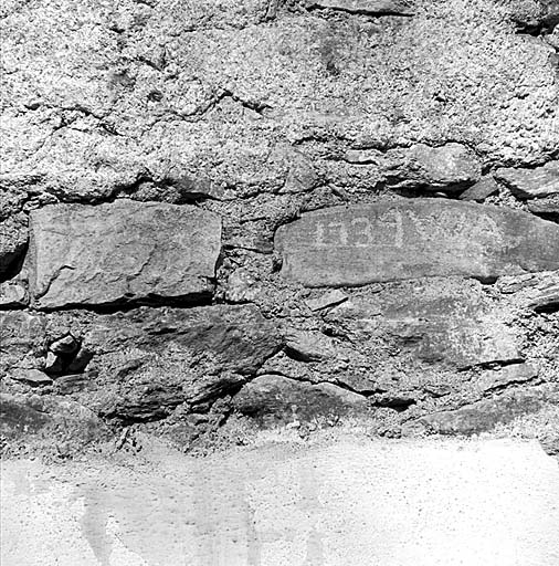 Date gravée sur une pierre du mur : 1734 W A.