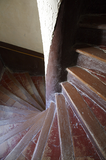 Village. Exemple d'escalier tournant en vis.