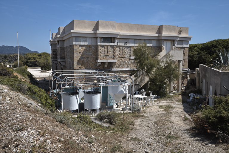 Le réduit de batterie, corps de garde crénelé type 1846 / 1861, façade postérieure (équipements et surélévation de 1966-1971)