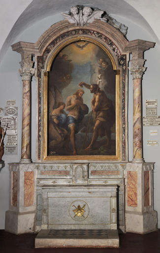 Ensemble de l'autel secondaire de saint Jean-Baptiste : autel, deux gradins d'autel, tabernacle, retable, tableau d'autel