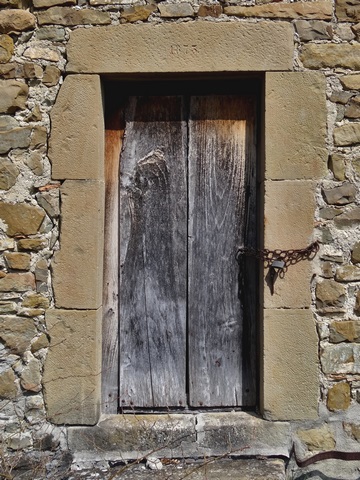 Bâtiment principal. Elévation sud, premier niveau. Porte de la meunerie.