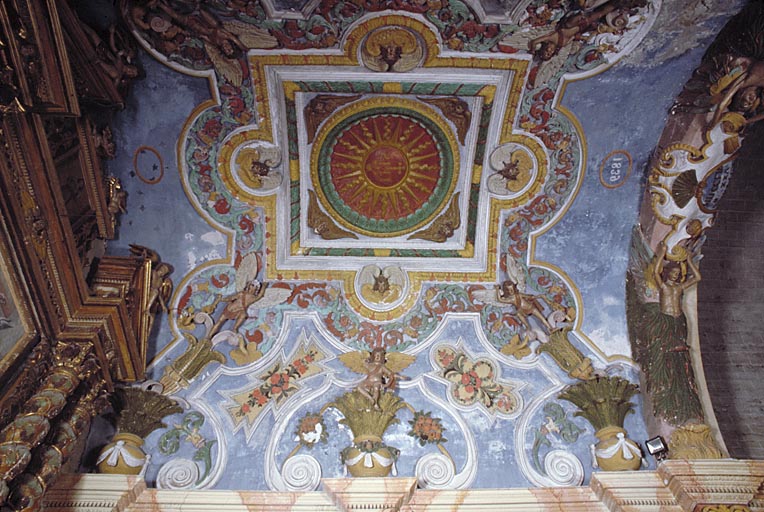 ensemble du décor du choeur : arc, voûte en berceau, pilastres (2), colonnes (6)