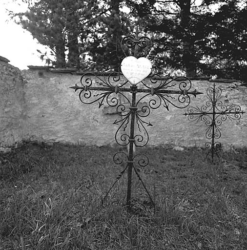 Tombe 3. Les tombes de ce type portent des dates d'inhumation allant de 1928 à 1937.