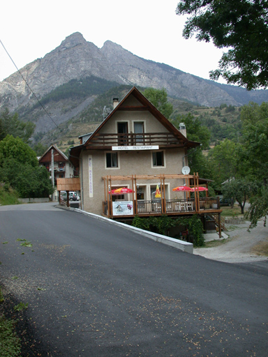 moulin à foulon, puis usine textile dite draperie Roux, actuellement hôtel de voyageurs